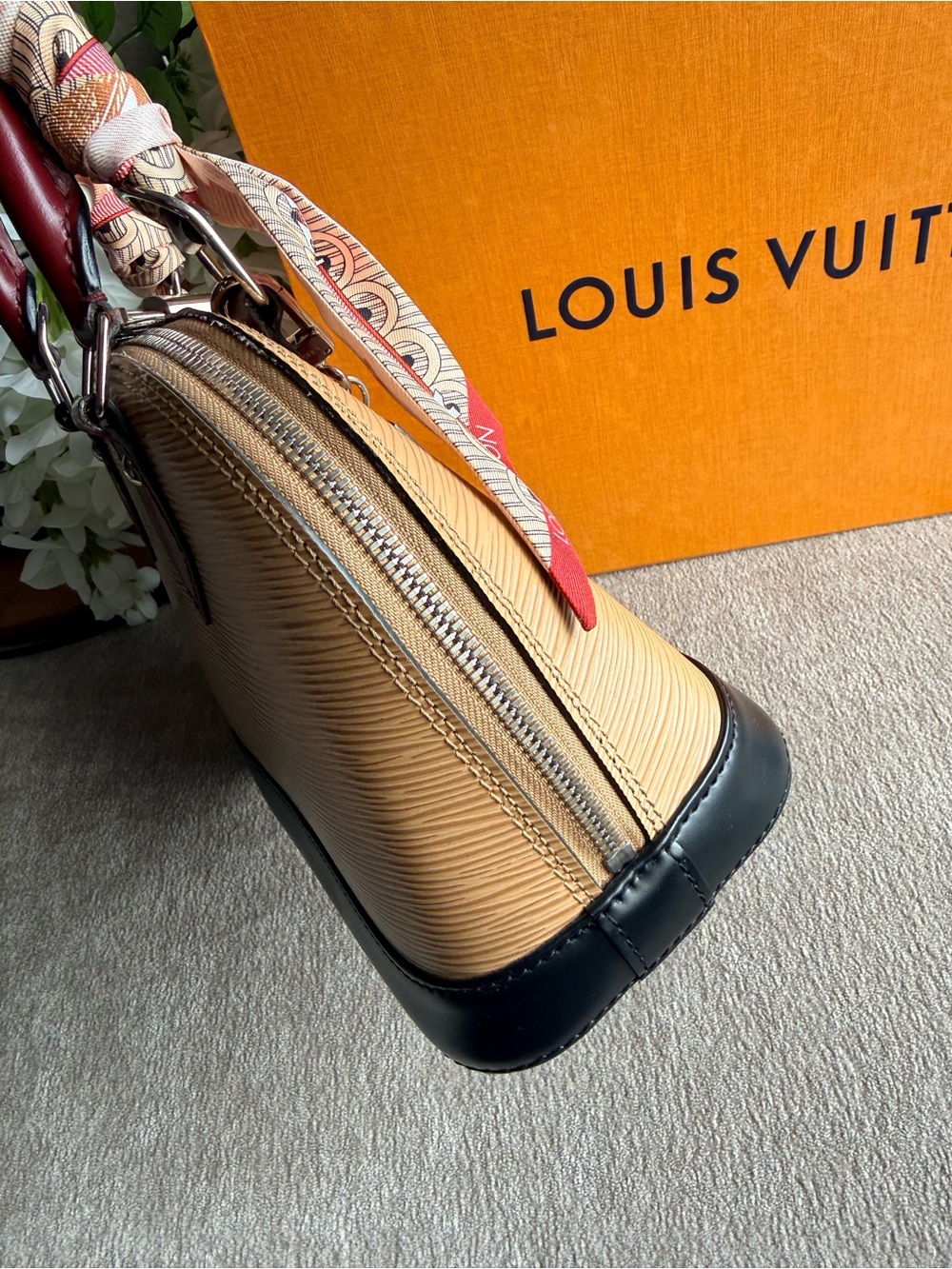 Louis Vuitton Limited Edition Epi Tricolor Alma BB with Scarf and Bag Charm Set - Picture 3 of 15